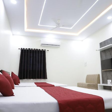 Hotel Jag Laxmi Palace Prime Location Main Road Near Mahakal Temple And Railway Station ウッジャイン エクステリア 写真