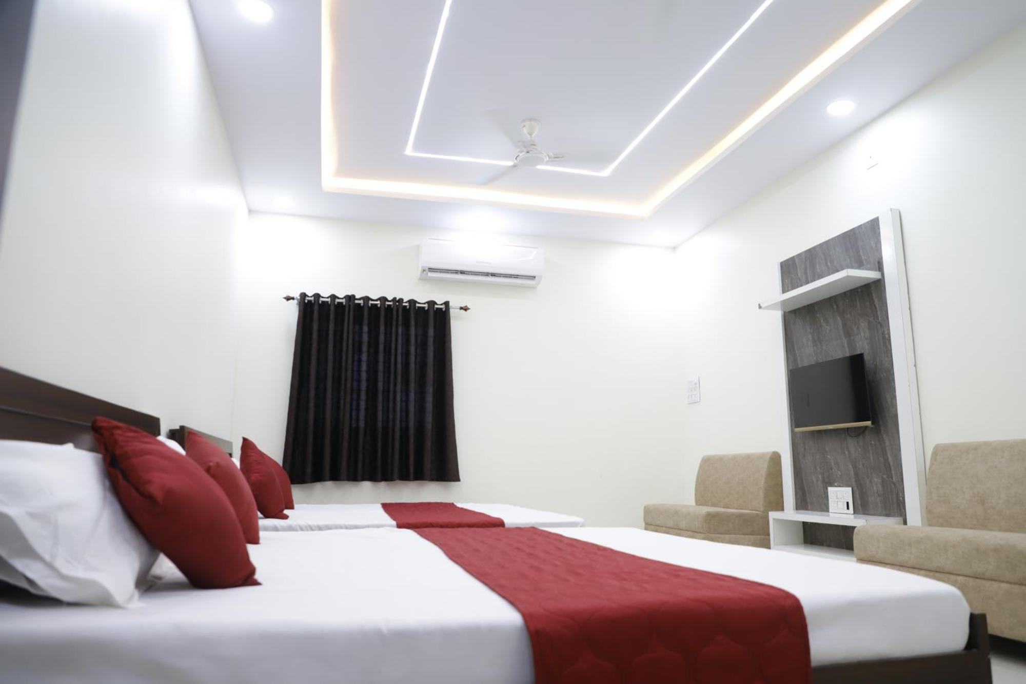 Hotel Jag Laxmi Palace Prime Location Main Road Near Mahakal Temple And Railway Station ウッジャイン エクステリア 写真