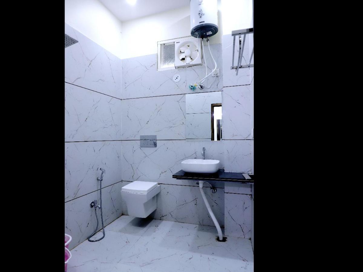 Hotel Jag Laxmi Palace Prime Location Main Road Near Mahakal Temple And Railway Station ウッジャイン エクステリア 写真
