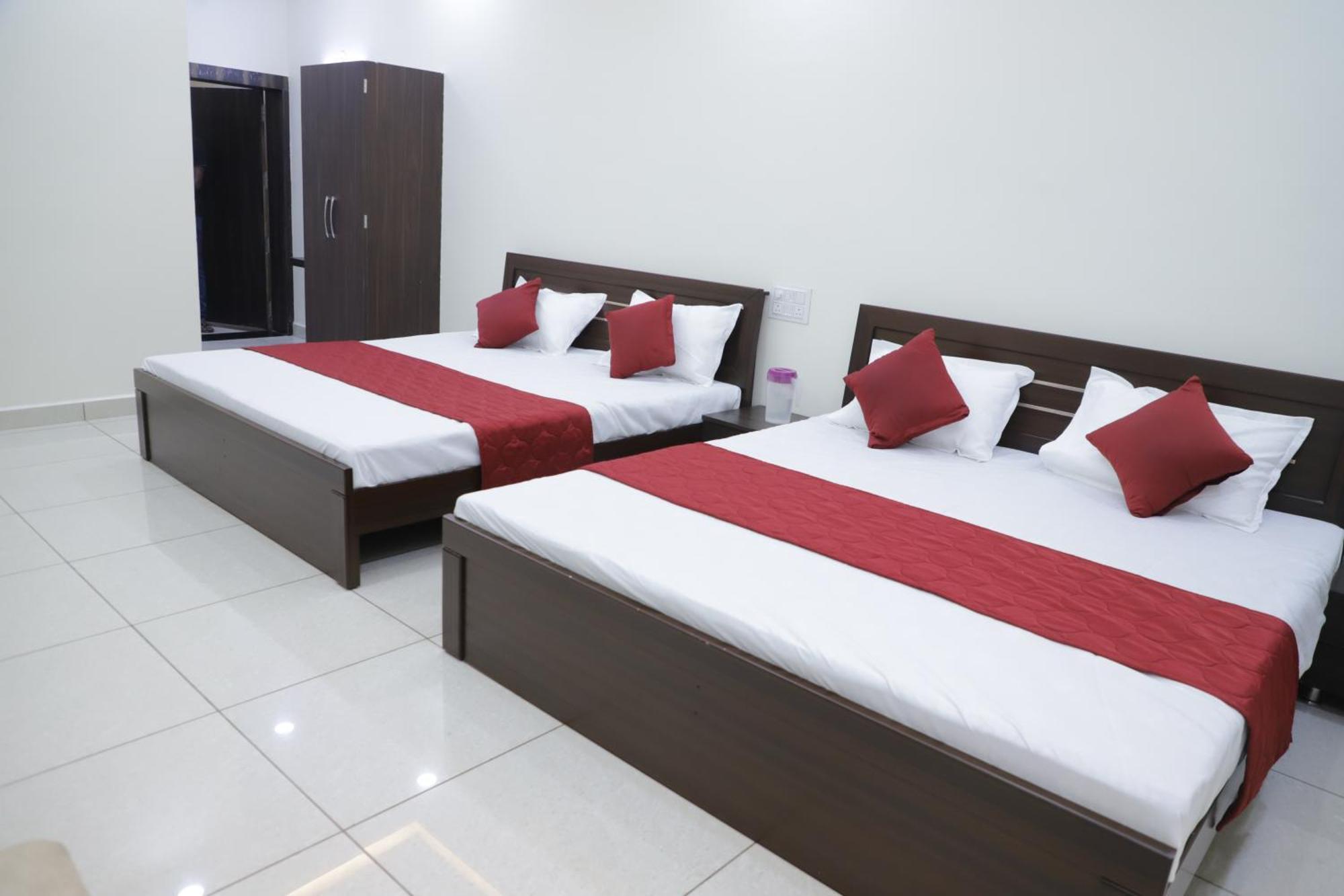 Hotel Jag Laxmi Palace Prime Location Main Road Near Mahakal Temple And Railway Station ウッジャイン エクステリア 写真