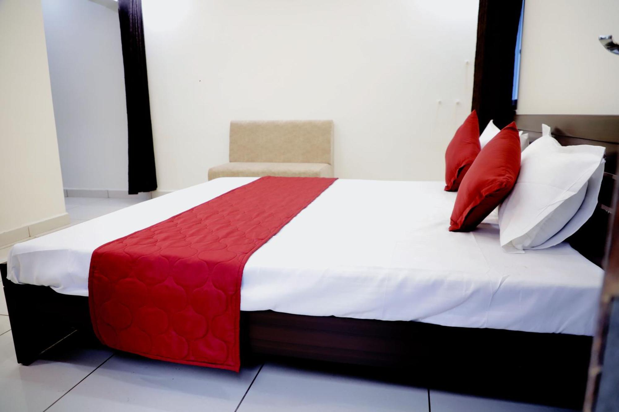 Hotel Jag Laxmi Palace Prime Location Main Road Near Mahakal Temple And Railway Station ウッジャイン エクステリア 写真